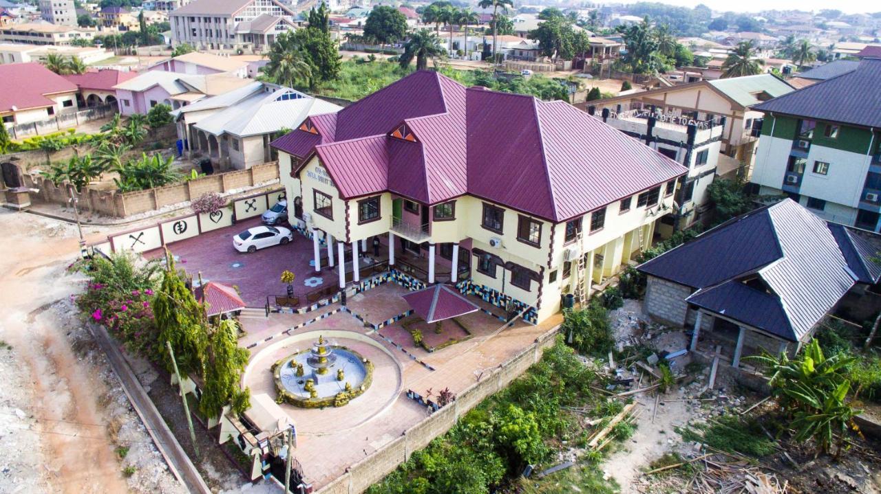 Gya-Son Royal Guest House Кумасі Екстер'єр фото