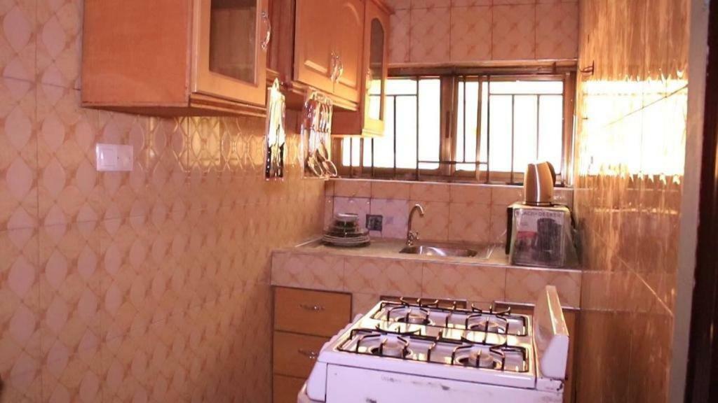 Gya-Son Royal Guest House Кумасі Екстер'єр фото