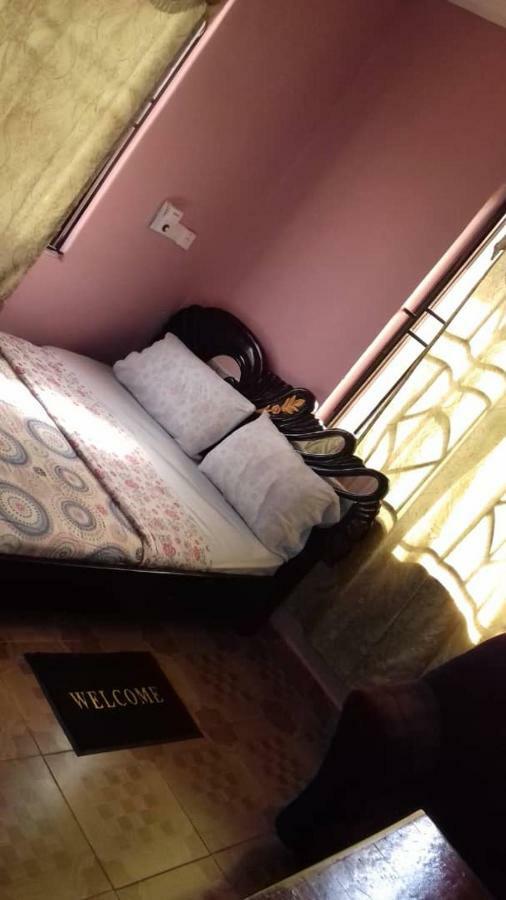 Gya-Son Royal Guest House Кумасі Екстер'єр фото